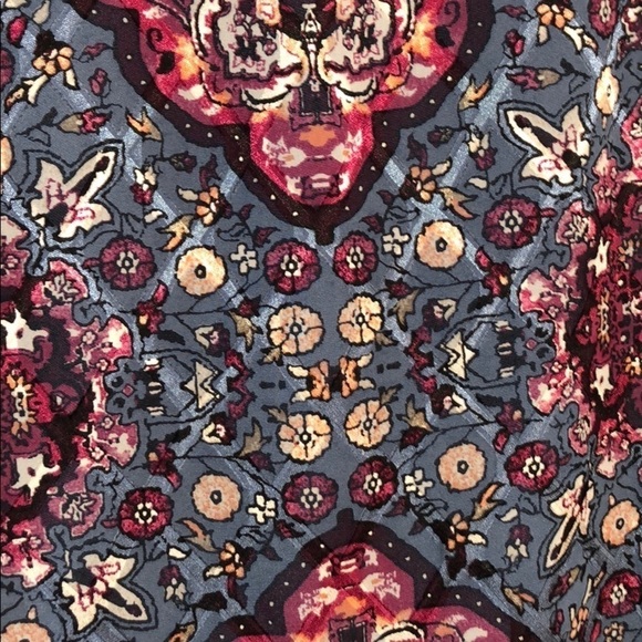 NWT WHBM Medallion Shift Dress W/ Bell Sleeves - Picture 7 of 7